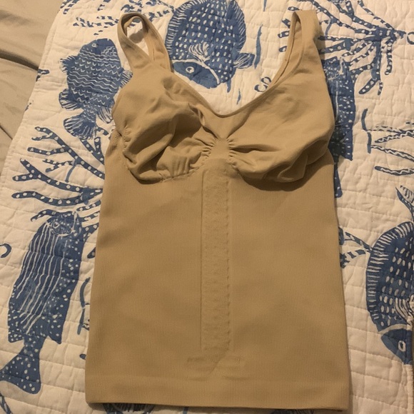 Guess Beige Ribbed Shaper Tank with Built in Cups Smooth Fit soft XS NWOT - Picture 2 of 9